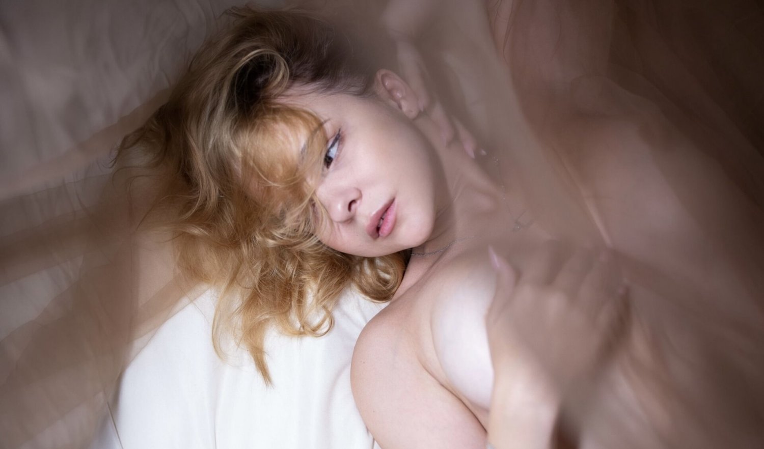 18 YR OLD SPICY PHOTO SHOOT *LEAKED* #NtOVNHvy