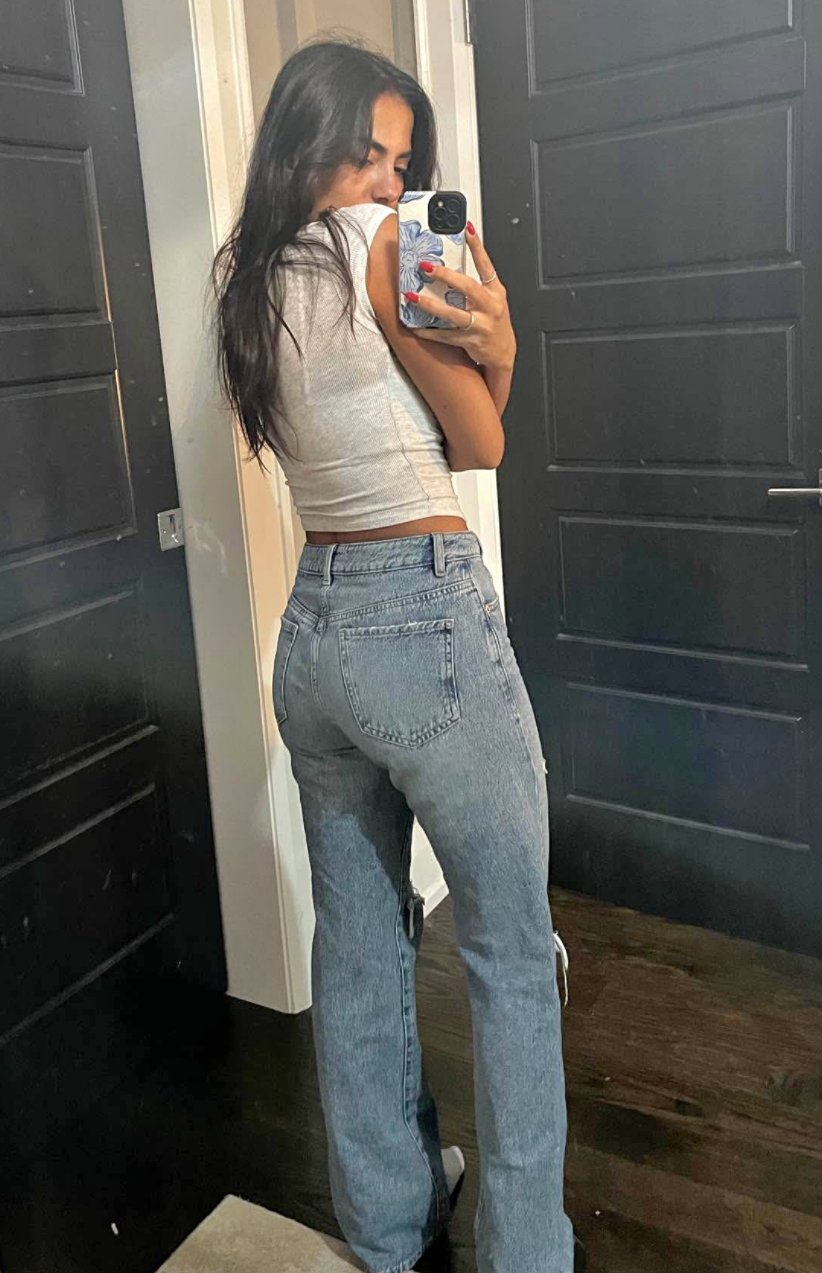 Brown whore on Facebook marketplace selling her jeans #AYLt422Z