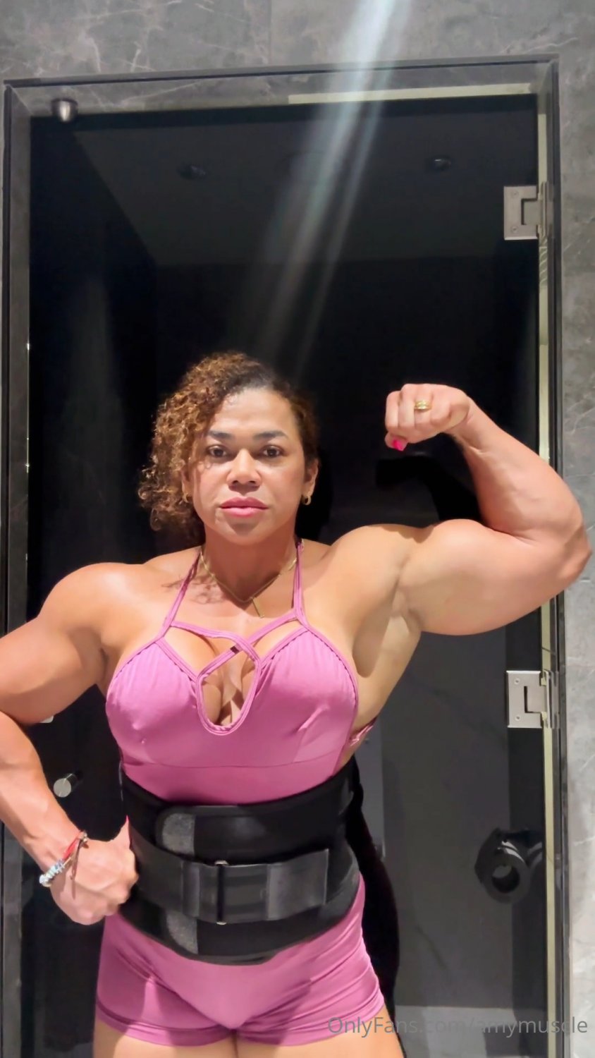 Mrs Muscle, bulking up her bodybuilding nudes #XHJGXuan