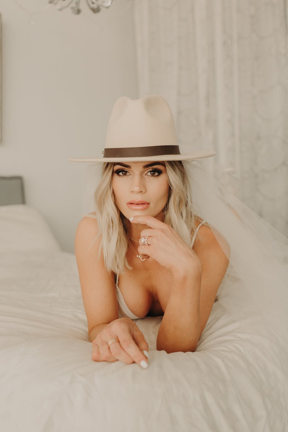 Glamorous Blonde Boudoir #9CJgUxFr