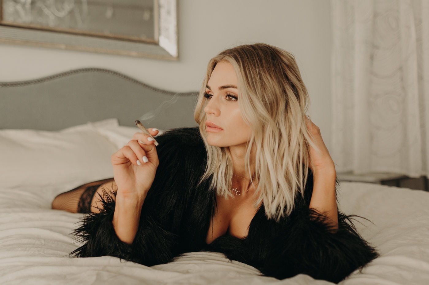 Glamorous Blonde Boudoir #BD2NcAtr