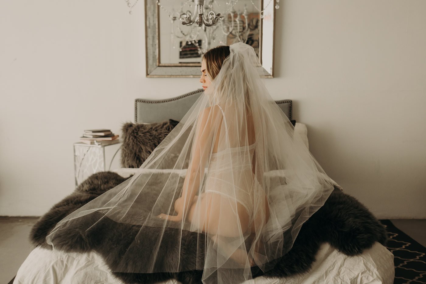 Glamorous Blonde Boudoir #EYnCoruB