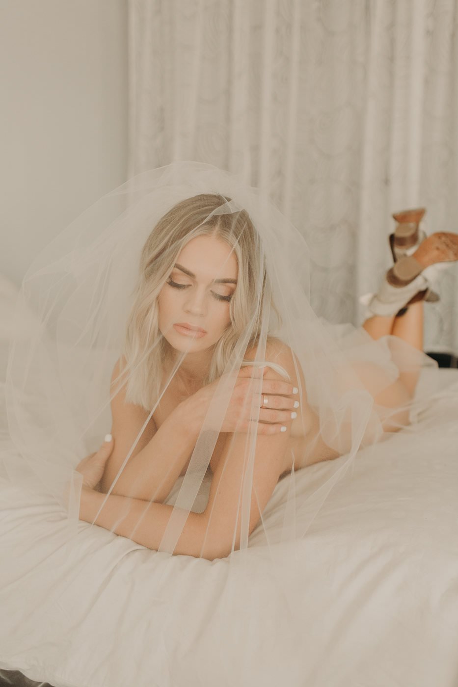 Glamorous Blonde Boudoir #K9QTdUw4