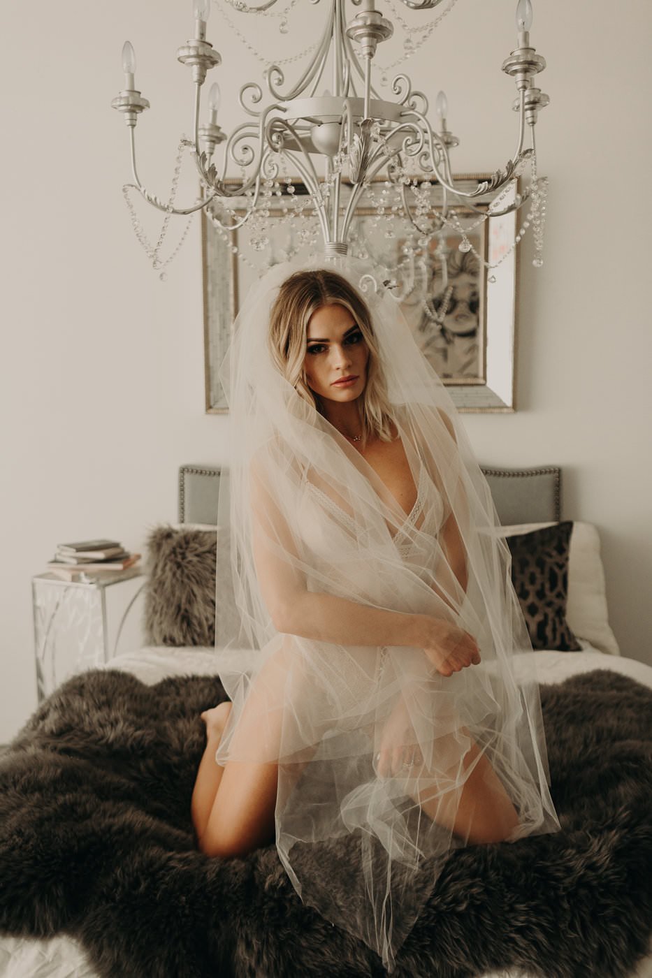 Glamorous Blonde Boudoir #LLLnNG7O