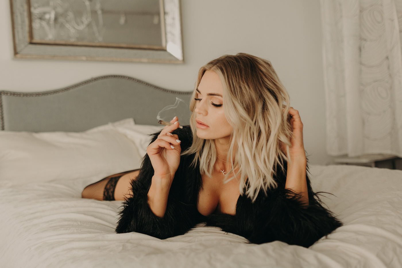 Glamorous Blonde Boudoir #mt12kgV8