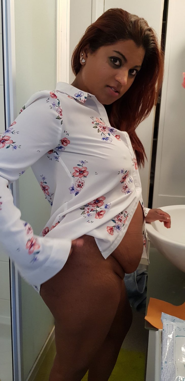 My hotwife in thé bathroom #4xKYhB3J