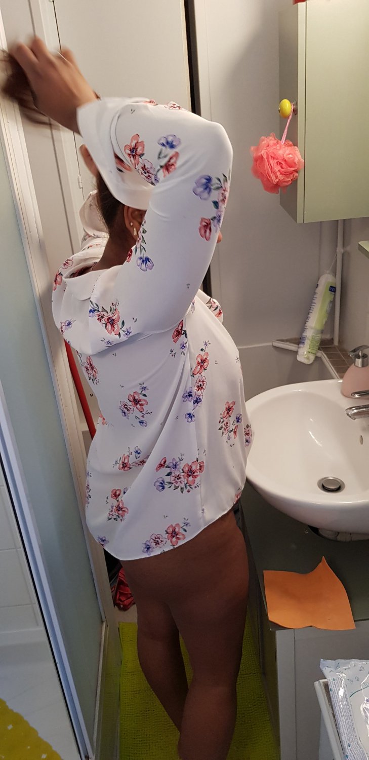 My hotwife in thé bathroom #S77alcDy