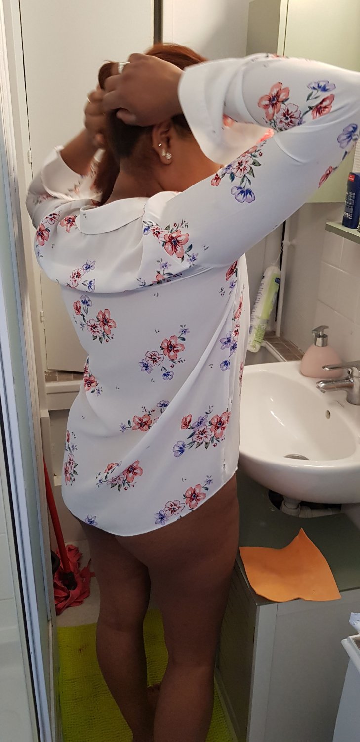 My hotwife in thé bathroom #XSf3ND7G